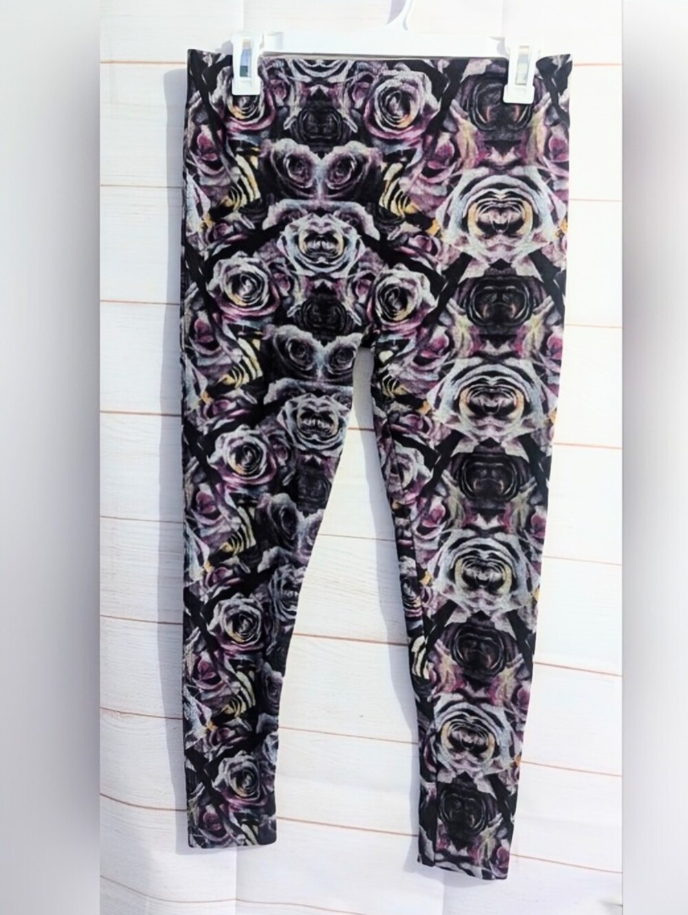 Floral Print Leggings in Black and Purple 💜 Size L / XL